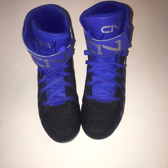 Under armor youth cleats size y2. - Picture 3 of 5